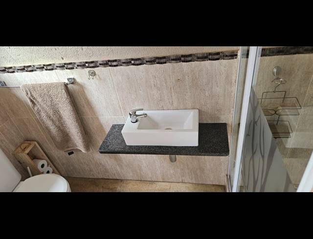 5 BEDROOM FREEHOLD FOR SALE IN MOOINOOI